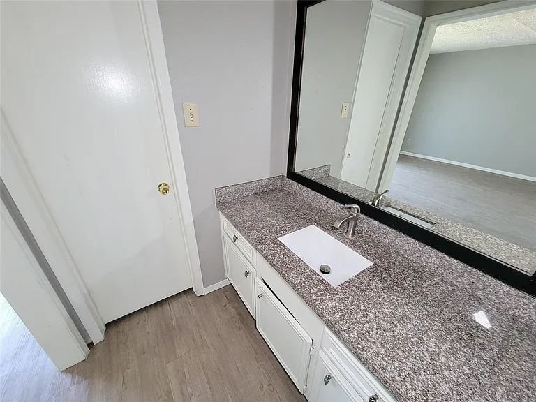 13611 Ravensway Dr #B — Photo 20