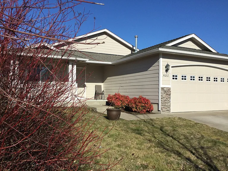 4067 Somerset Dr NE — Photo 1