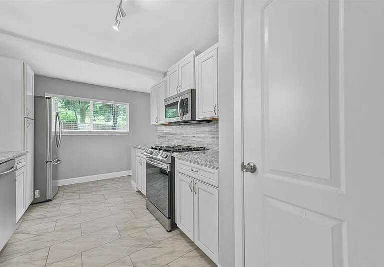6209 Calmont Ave — Photo 17