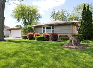 2938 Knollwood Ln, Glenview, IL 60025