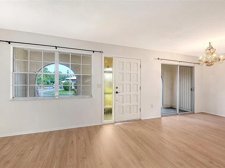 515 Rousseau Dr — Photo 5