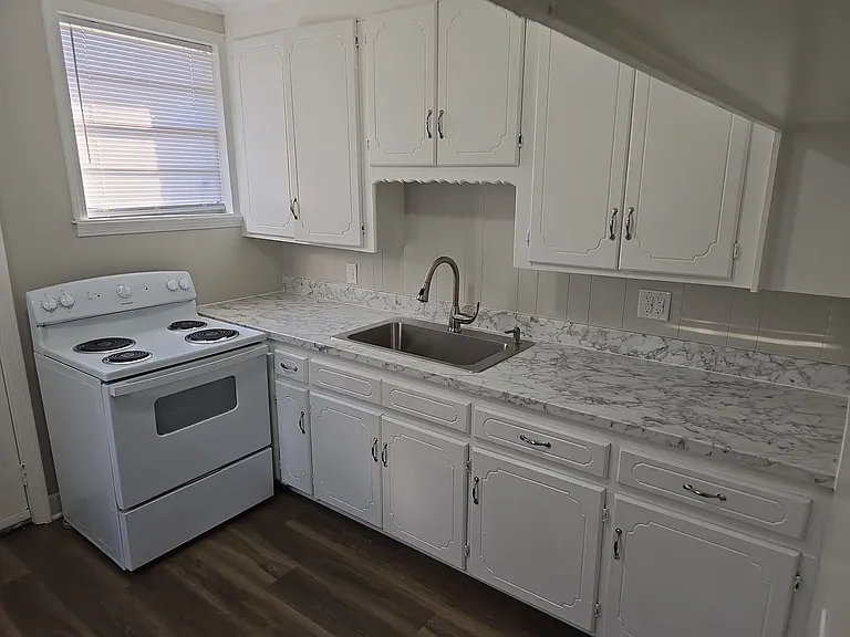3702 Live Oak St — Photo 6