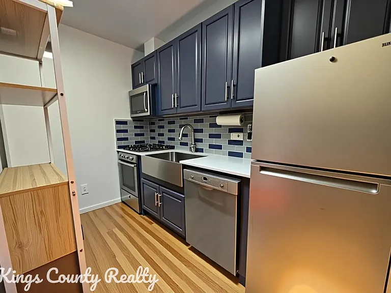137 Madison St #3 — Photo 2