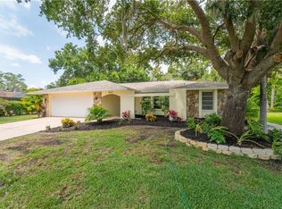 3923 Country View Ln, Sarasota, FL 34233