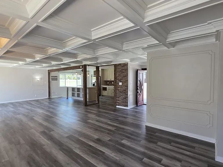 1319 Thermal Ave — Photo 9