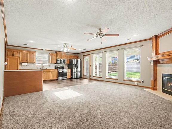 5th image of 600 SE Saratoga Dr