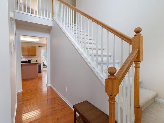 5th image of 392 Sedgewood Ln