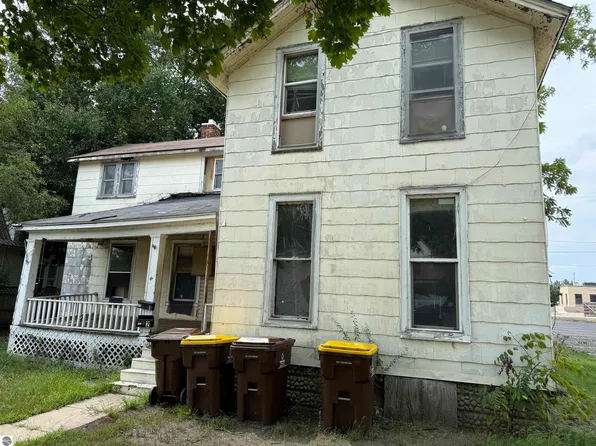 221 Woodworth Ave, Alma, MI 48801