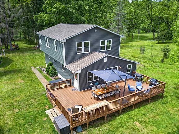 3rd image of 145 Robinson Pl