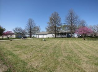 106 Trinity Ln, Hamilton, MO 64644