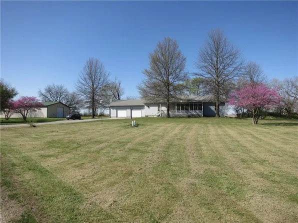 106 Trinity Ln, Hamilton, MO 64644