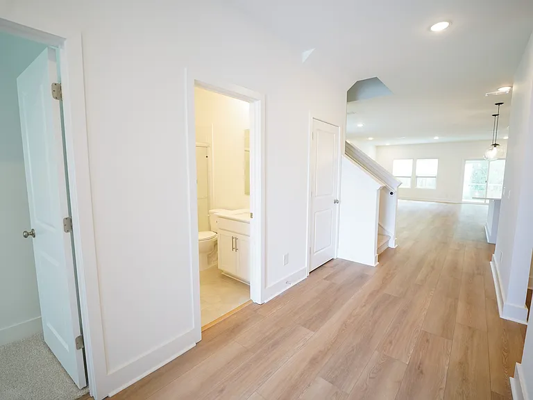 128 Kingswood Cir — Photo 5