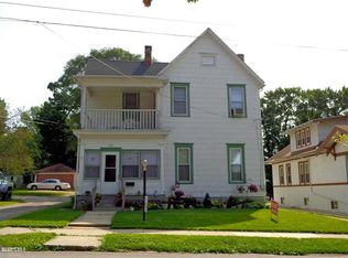 517-517.5 S McKinley Ave, Freeport, IL 61032