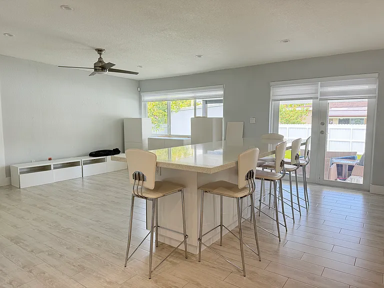 630 SW 46th Ave — Photo 20