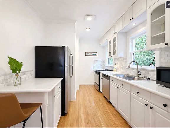 5th image of 1123 15th St #11231B