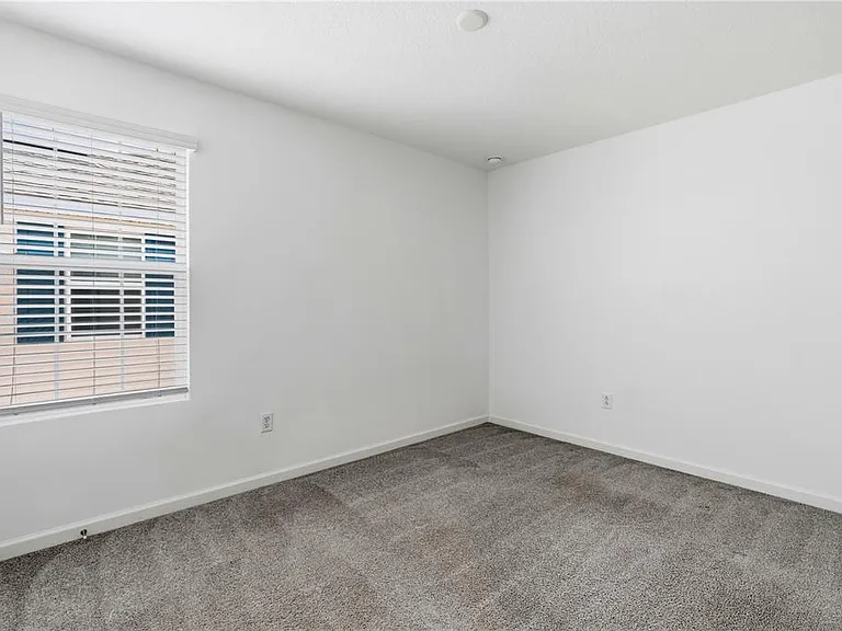 1124 Lakeshore Breeze Pl — Photo 17