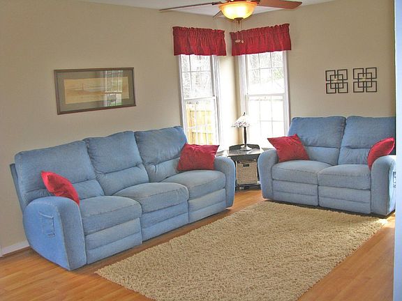 2nd image of 1907 Glenhurst Ct