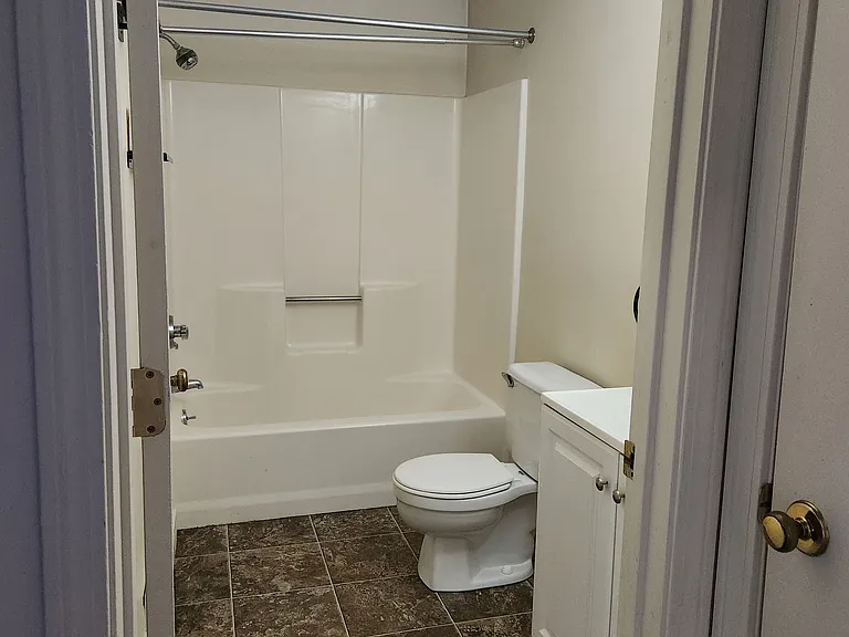 129 Pine St #4 — Photo 8