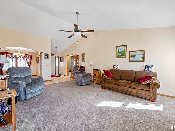 4th image of 103 E Sapphire Ln