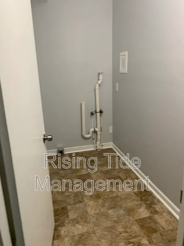 3 bed, 3.0 bath, 1334 sqft, $1,995 — Photo 4