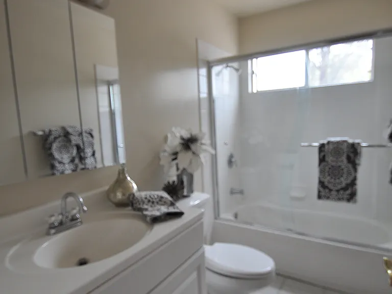 Oak Park Manor — Photo 55
