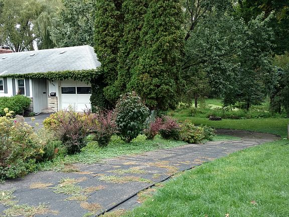 2nd driveway for rear garage