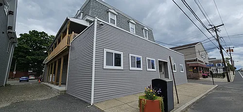 2042 Main St #3 Photo 1