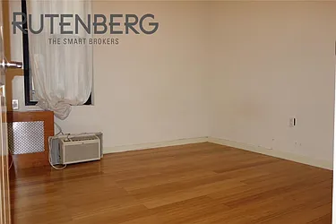 Rented by R New York