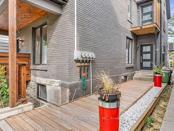 5th image of 33 Edwin Ave