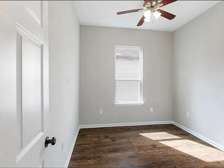 9212 Edinburgh St — Photo 8