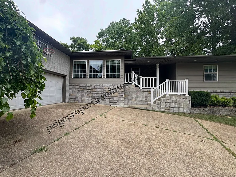 1741 Fairway Dr — Photo 1