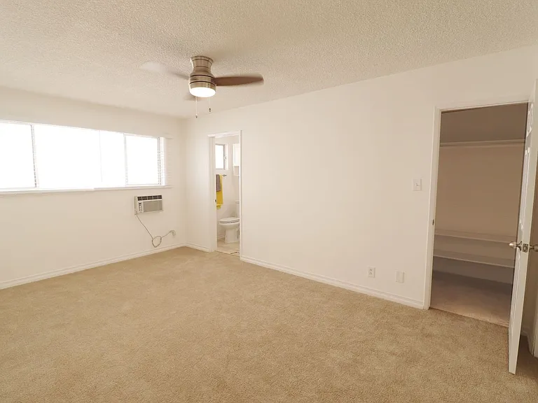2 Weeks Free! Remodeled 1-Bedroom — Photo 33
