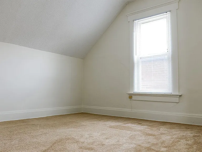 2296 Summit St — Photo 17