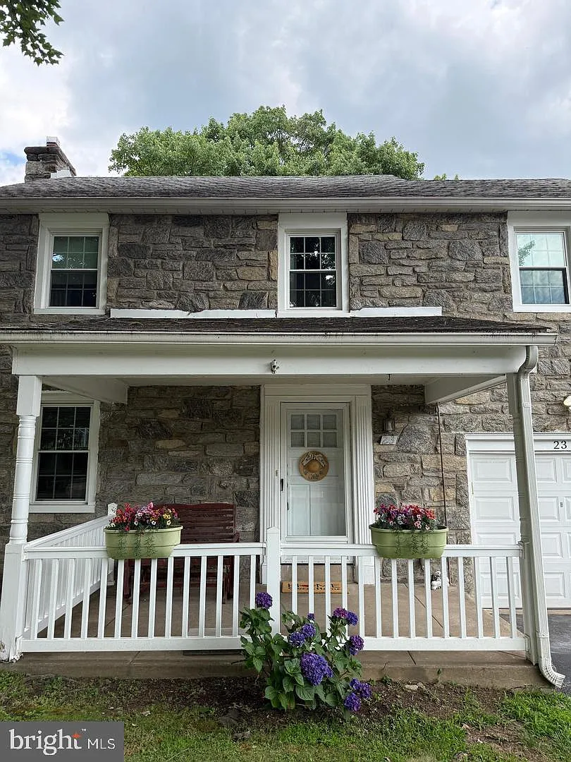 3 bed, 1.5 bath, 1418 sqft, $2,995 — Photo 3