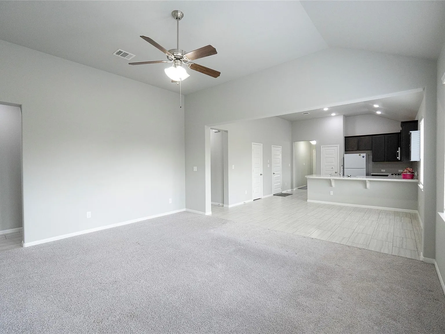 4 bed, 2.0 bath, 1944 sqft, $2,900 — Photo 4