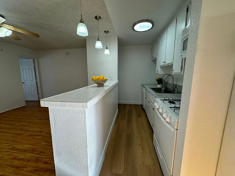 6736 Cleon Ave — Photo 37