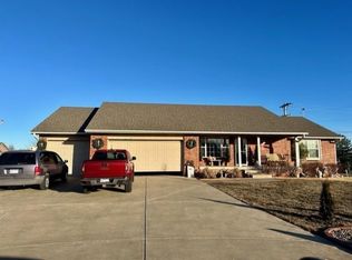 102 N Sunset Ln, Towanda, KS 67144