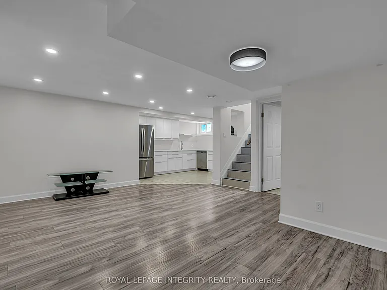 924 Rex Ave — Photo 13