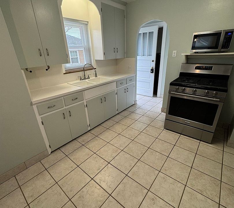 1st image of 3921 W Ridge Rd