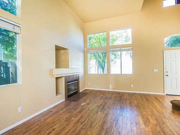 3rd image of 209 Red Oak Ct