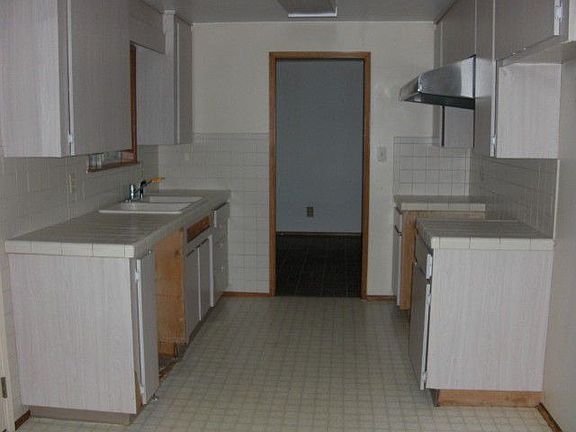 3rd image of 6471 S Sheridan Ave
