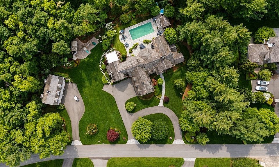 1st image of 9 High Ridge Dr