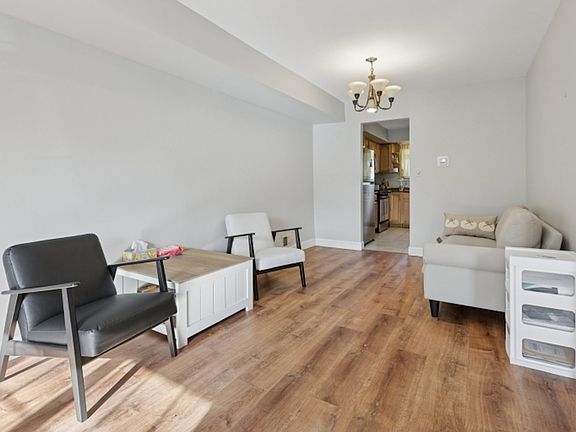 4th image of 360 Cotswold Pl
