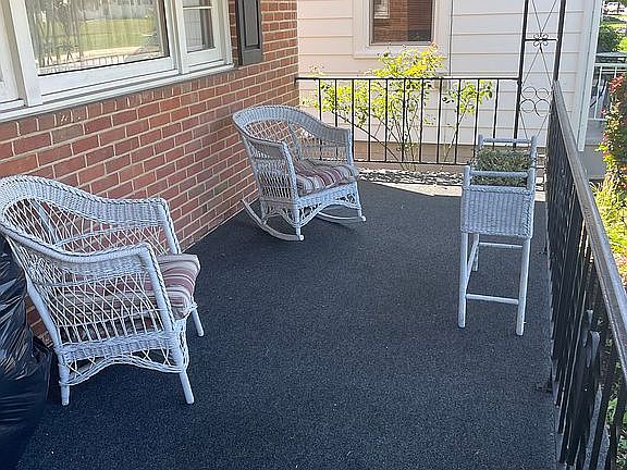 2nd image of 325 Franklin St