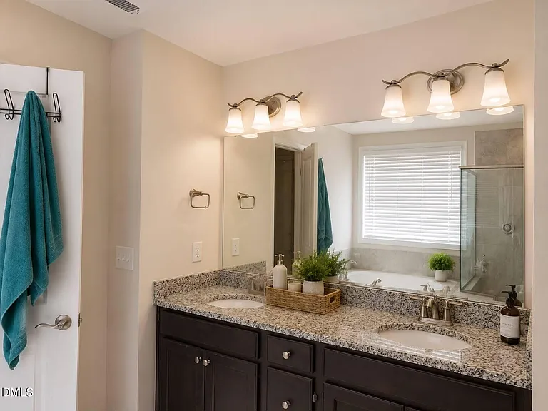 328 Villanova Dr — Photo 16