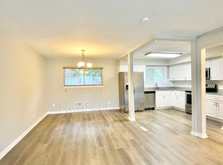 18 Warren Dr, Newport News, VA 23608