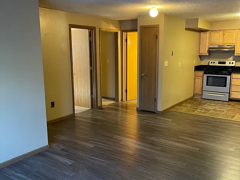 522 E Burlington St #3 — Photo 5