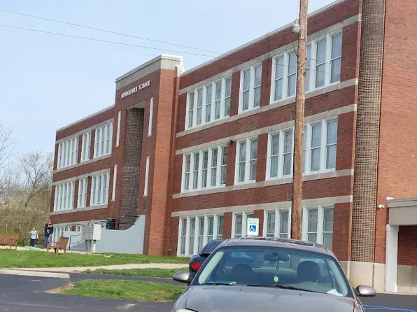 Bridgeport Apartments, 555 Bridgeport Rd #19a33339e, Frankfort, KY 40601