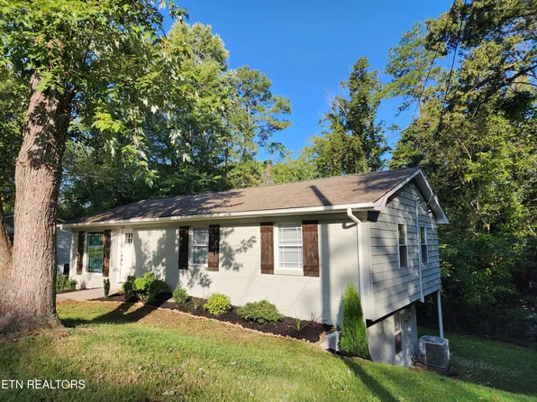 1305 Topside View Dr, Maryville, TN 37803