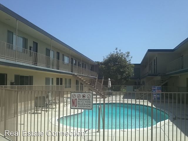 2nd image of 3344 Redondo Beach Blvd APT 4